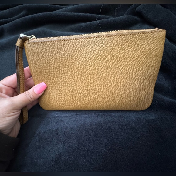 Coach wristlet like new any call outs will be shown in pictures. - Picture 2 of 5